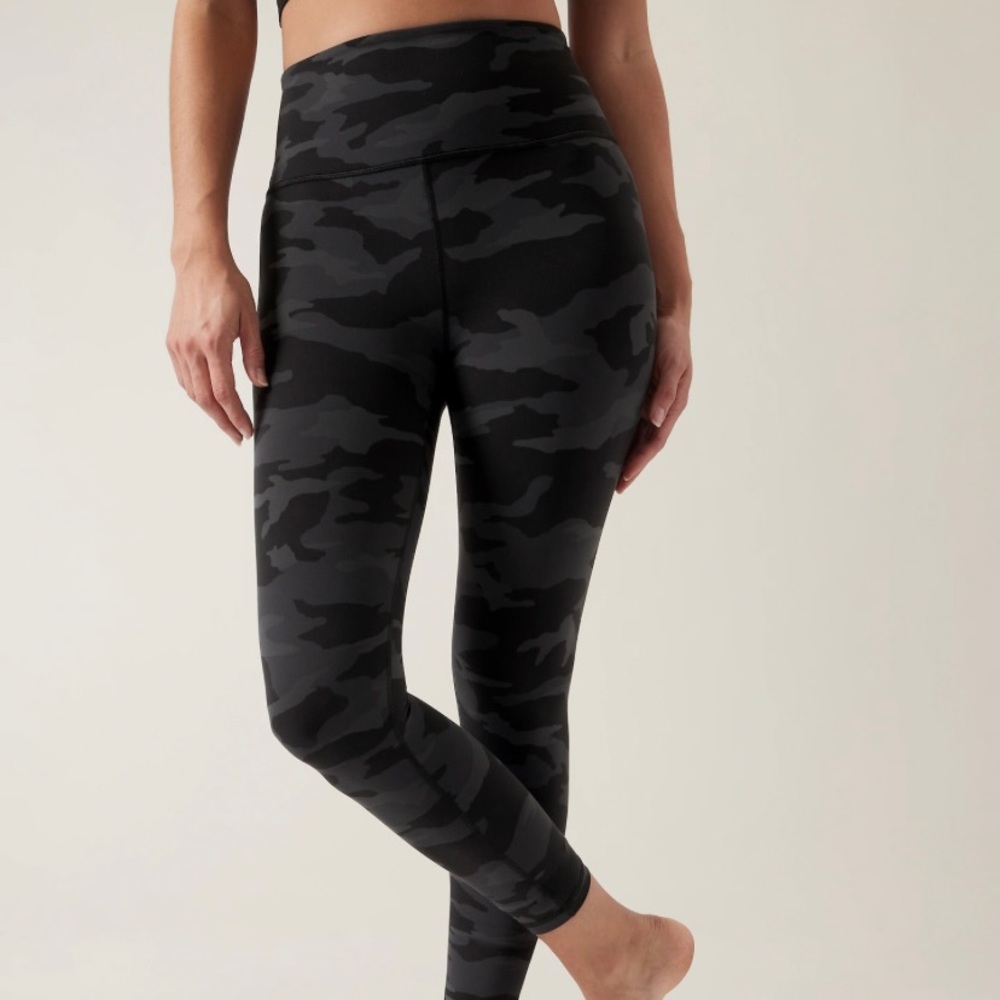 Athleta Elation 7/8 Tight size Large